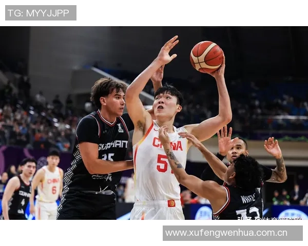 杨瀚森在抢篮板中遭遇埃迪强力冲撞亟需增强力量与护框能力提升篮板表现