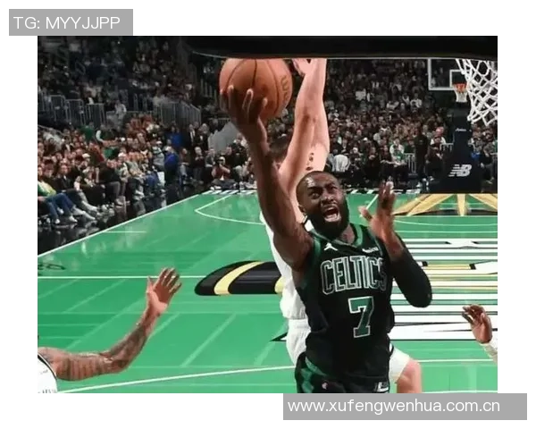 杰伦布朗赞沃尔什日益成长期待他在赛场上的精彩表现